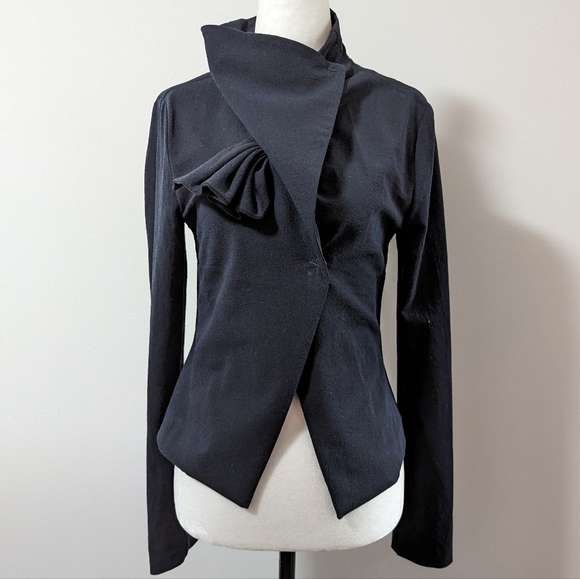 Malloni Jackets & Blazers - ✨HOST PICK✨ Malloni Fitted Navy Blazer with Abstract Front Closure